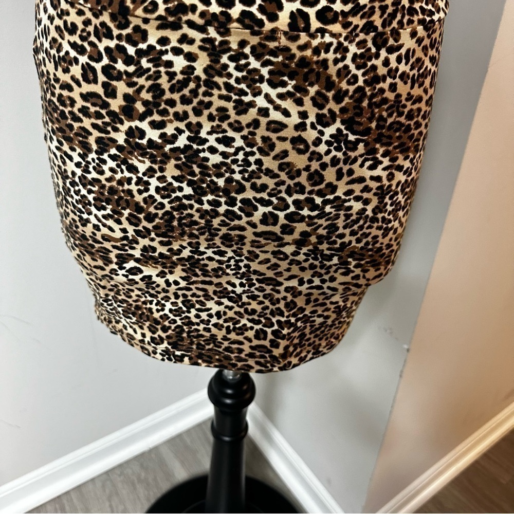 Leopard Print Pencil Skirt in Size Medium - Picture 3 of 6